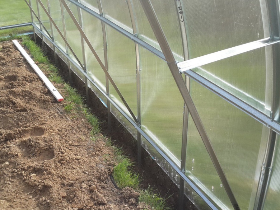 Proč (ne)koupit skleník skleníků Volya 2DUM