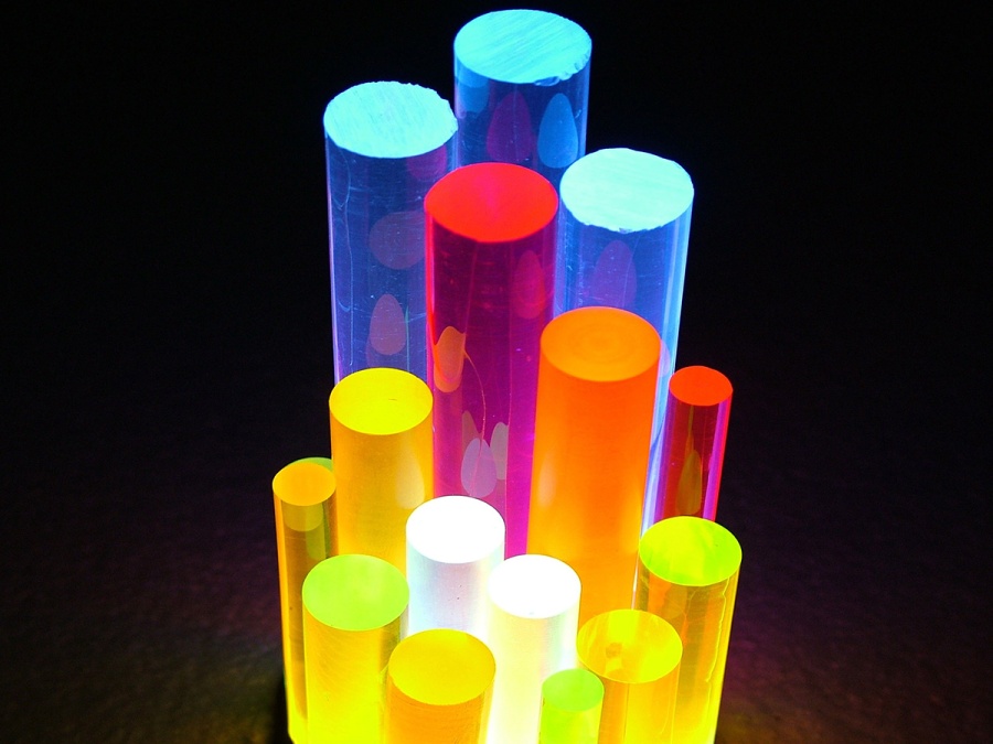 Čirá plexi tyč Plexiglas XT LED