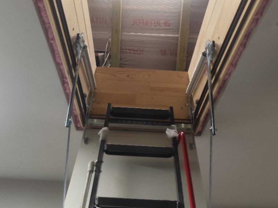 Padláslépcsők beépítése