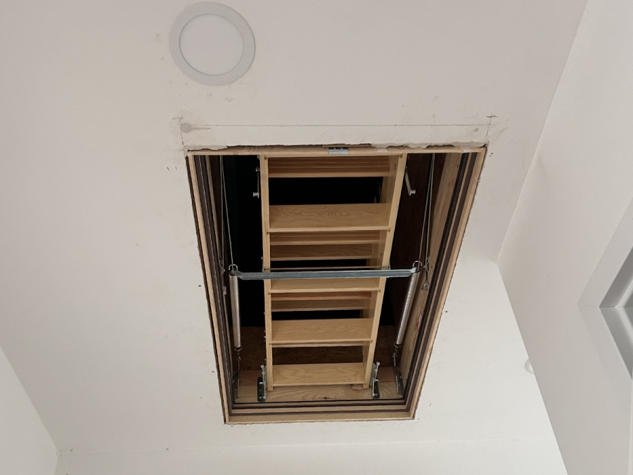 Padláslépcsők beépítése