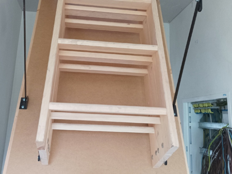 Padláslépcsők beépítése