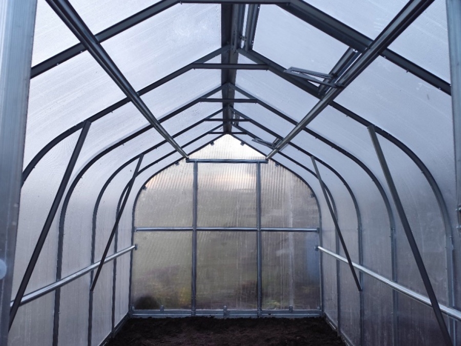 Üvegház összeszerelés