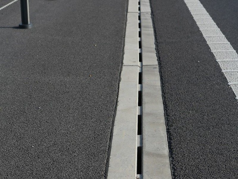 Betonový žlab štěrbinový Gutta D400