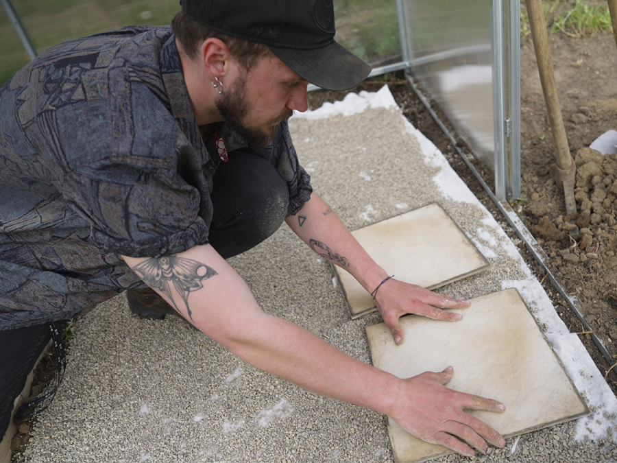 Krok za krokem: zapuštěná ulička