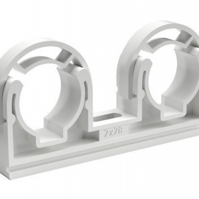 Chuděj Příchytka dvojitá se třmenem na potrubí z mědi 2 x 28 mm