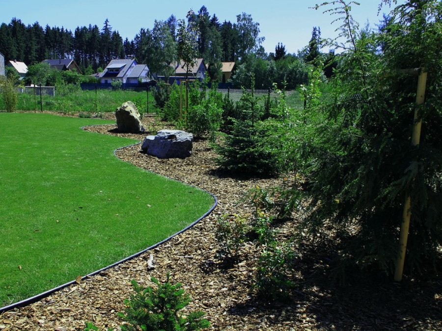Neviditelný obrubník Lanit Plast Garden