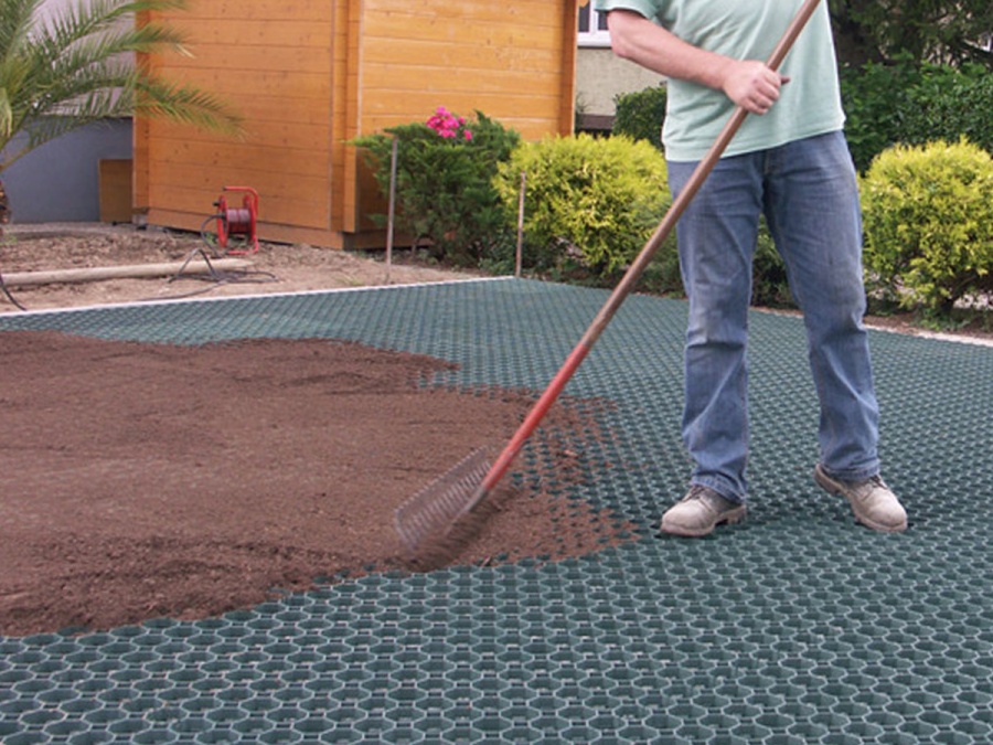 Ako vybrať a nainštalovať zatrávňovacie tvárnice?